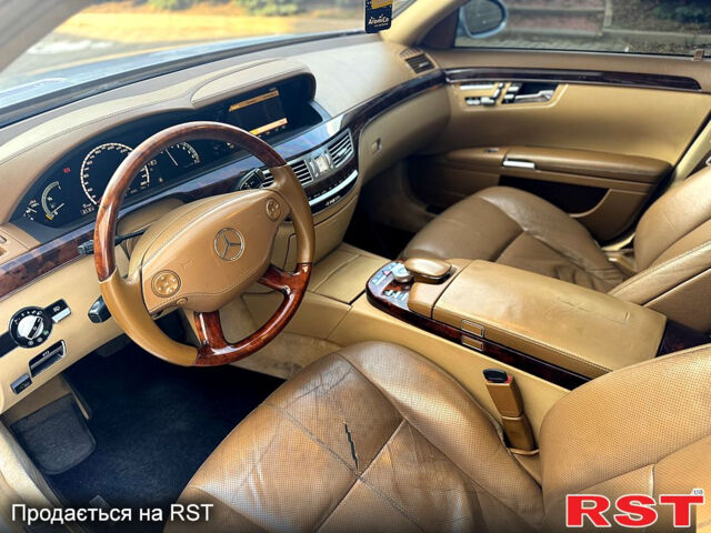 Мерседес С Класс 2007 в Харькове на Automoto.ua Серый Мерседес С Класс, объемом двигателя 5.5 л и пробегом 321 тыс. км за 12500 $, фото 6 на Automoto.ua