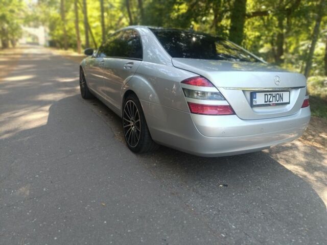 Серый Мерседес С Класс, объемом двигателя 3.5 л и пробегом 206 тыс. км за 8900 $, фото 3 на Automoto.ua