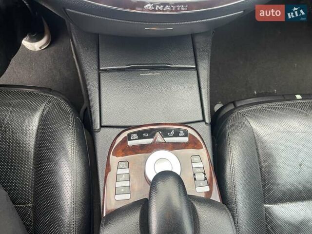 Серый Мерседес С Класс, объемом двигателя 3 л и пробегом 325 тыс. км за 9999 $, фото 20 на Automoto.ua