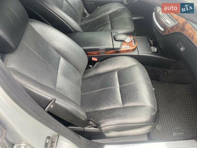 Сірий Мерседес С Клас, об'ємом двигуна 3.5 л та пробігом 245 тис. км за 11000 $, фото 10 на Automoto.ua