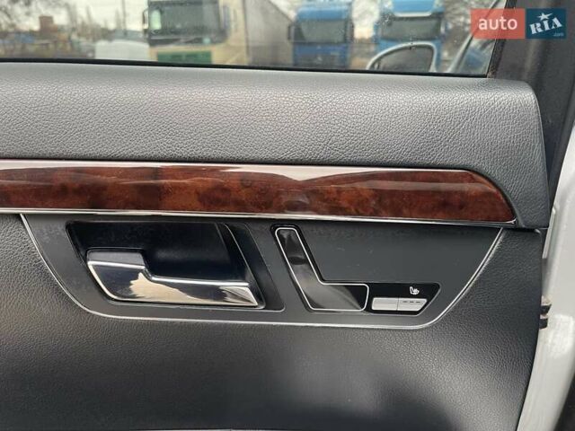 Серый Мерседес С Класс, объемом двигателя 3 л и пробегом 325 тыс. км за 9999 $, фото 14 на Automoto.ua