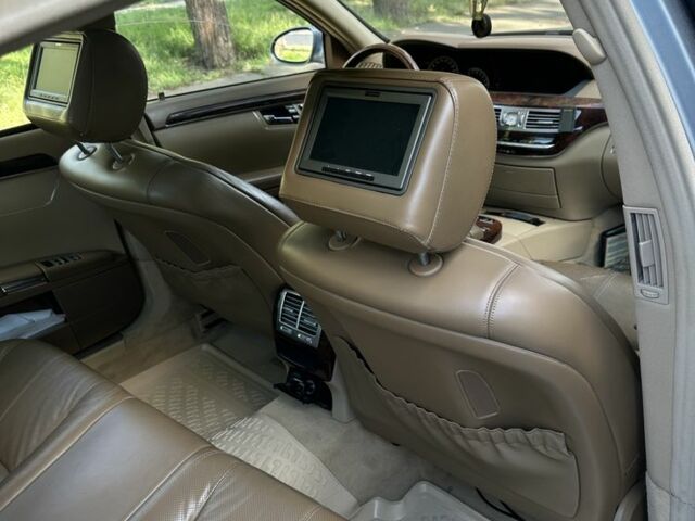 Сірий Мерседес С Клас, об'ємом двигуна 5.5 л та пробігом 312 тис. км за 6300 $, фото 13 на Automoto.ua