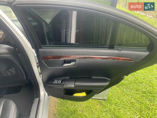 Сірий Мерседес С Клас, об'ємом двигуна 3.5 л та пробігом 245 тис. км за 11000 $, фото 11 на Automoto.ua