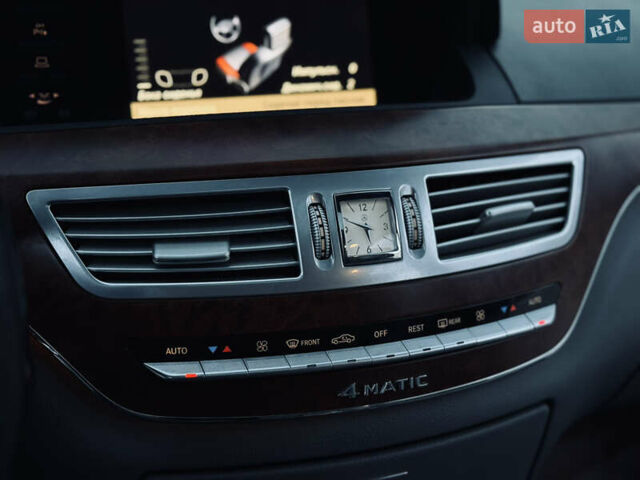 Серый Мерседес С Класс, объемом двигателя 5 л и пробегом 240 тыс. км за 8000 $, фото 24 на Automoto.ua