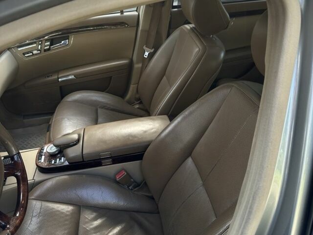 Сірий Мерседес С Клас, об'ємом двигуна 5.5 л та пробігом 312 тис. км за 6300 $, фото 16 на Automoto.ua