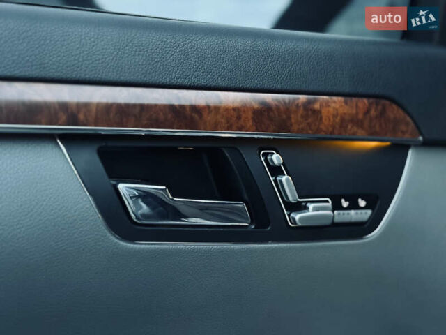 Серый Мерседес С Класс, объемом двигателя 5 л и пробегом 240 тыс. км за 8000 $, фото 15 на Automoto.ua