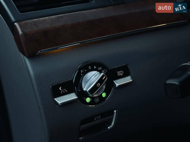 Серый Мерседес С Класс, объемом двигателя 5 л и пробегом 240 тыс. км за 8000 $, фото 12 на Automoto.ua