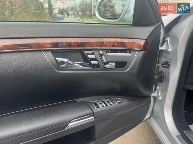 Серый Мерседес С Класс, объемом двигателя 3 л и пробегом 231 тыс. км за 11350 $, фото 2 на Automoto.ua