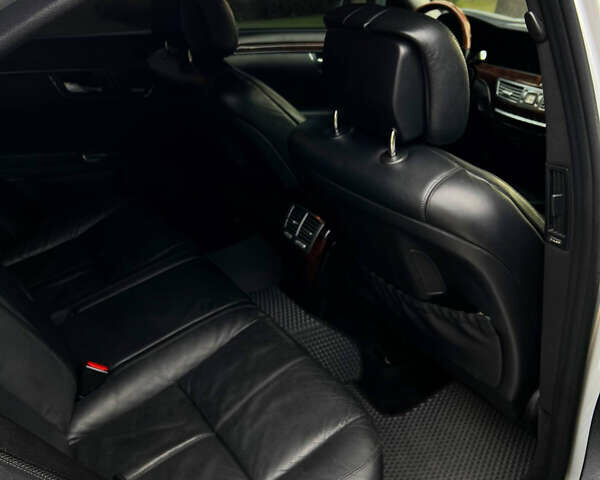 Мерседес С Класс 2007 в Городке на Automoto.ua Серый Мерседес С Класс, объемом двигателя 3.5 л и пробегом 376 тыс. км за 9500 $, фото 13 на Automoto.ua