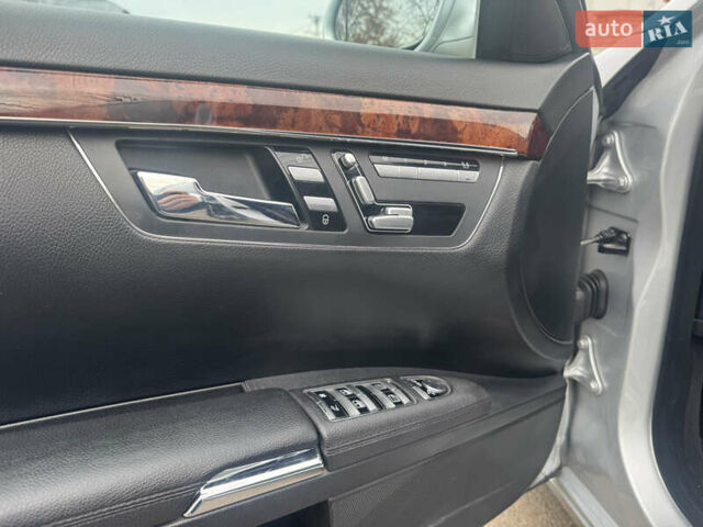 Серый Мерседес С Класс, объемом двигателя 3 л и пробегом 231 тыс. км за 11350 $, фото 1 на Automoto.ua