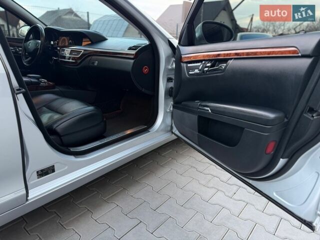 Серый Мерседес С Класс, объемом двигателя 3.5 л и пробегом 246 тыс. км за 10999 $, фото 53 на Automoto.ua