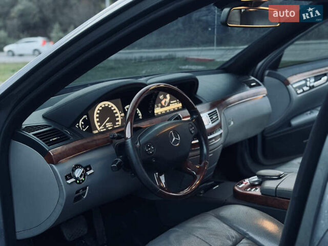 Серый Мерседес С Класс, объемом двигателя 5 л и пробегом 240 тыс. км за 8000 $, фото 9 на Automoto.ua
