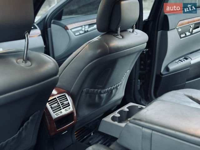 Серый Мерседес С Класс, объемом двигателя 5 л и пробегом 240 тыс. км за 8000 $, фото 22 на Automoto.ua