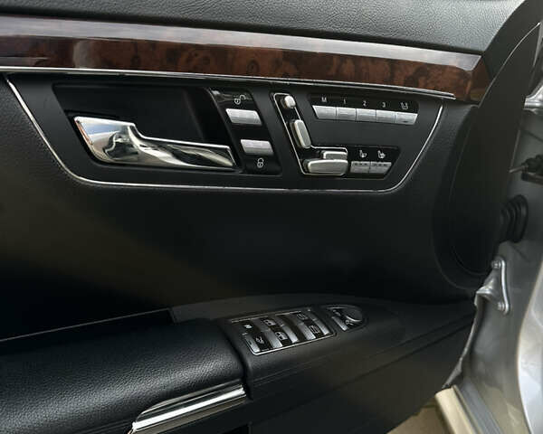 Мерседес С Клас 2008 у Тернополі на Automoto.ua Сірий Мерседес С Клас, об'ємом двигуна 5.5 л та пробігом 225 тис. км за 12500 $, фото 10 на Automoto.ua