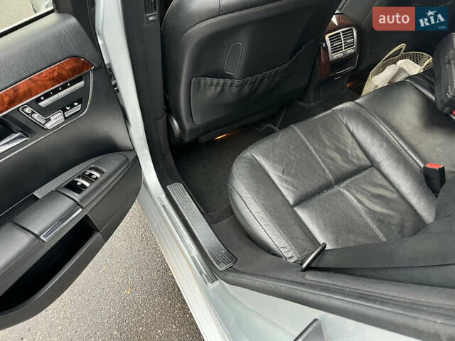 Серый Мерседес С Класс, объемом двигателя 2.99 л и пробегом 380 тыс. км за 11800 $, фото 16 на Automoto.ua