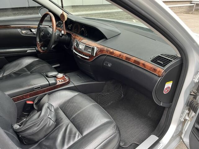 Сірий Мерседес С Клас, об'ємом двигуна 5.5 л та пробігом 238 тис. км за 9800 $, фото 7 на Automoto.ua