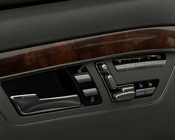 Сірий Мерседес С Клас, об'ємом двигуна 5.46 л та пробігом 314 тис. км за 8500 $, фото 22 на Automoto.ua