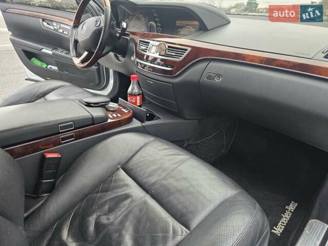 Серый Мерседес С Класс, объемом двигателя 5.5 л и пробегом 260 тыс. км за 10800 $, фото 14 на Automoto.ua