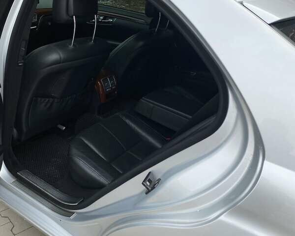 Серый Мерседес С Класс, объемом двигателя 3.5 л и пробегом 230 тыс. км за 11111 $, фото 9 на Automoto.ua