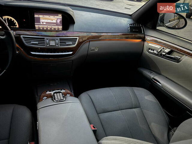 Мерседес С Клас 2008 у Ужгороді на Automoto.ua Сірий Мерседес С Клас, об'ємом двигуна 3 л та пробігом 231 тис. км за 10700 $, фото 49 на Automoto.ua