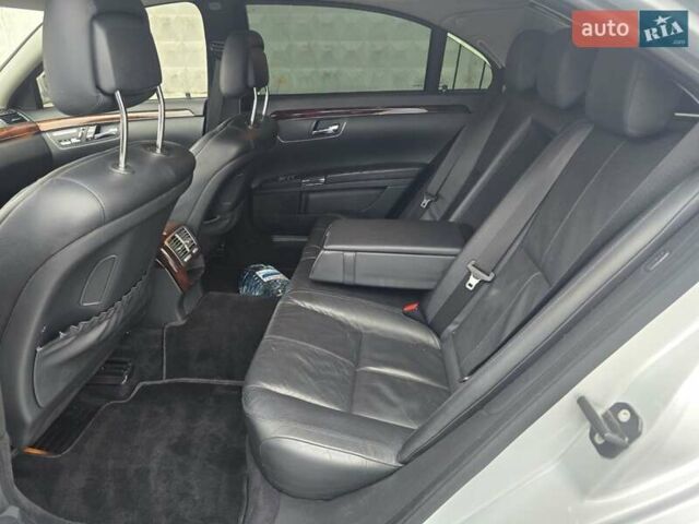 Серый Мерседес С Класс, объемом двигателя 5.5 л и пробегом 260 тыс. км за 10800 $, фото 19 на Automoto.ua