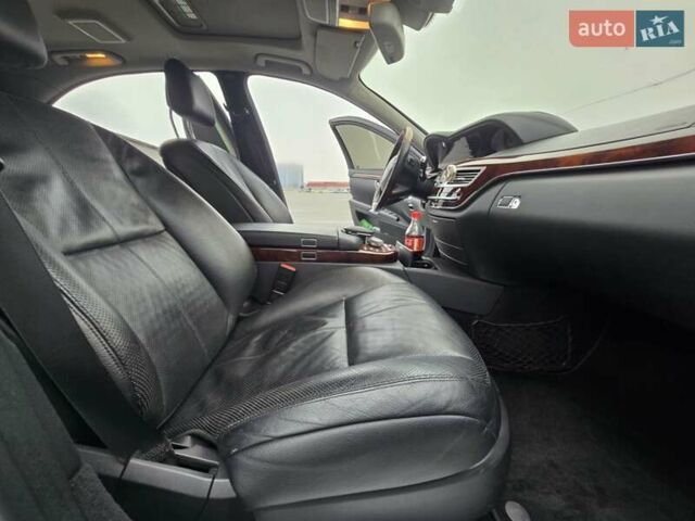 Серый Мерседес С Класс, объемом двигателя 5.5 л и пробегом 260 тыс. км за 10800 $, фото 13 на Automoto.ua