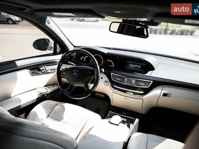 Серый Мерседес С Класс, объемом двигателя 6.2 л и пробегом 177 тыс. км за 15500 $, фото 28 на Automoto.ua