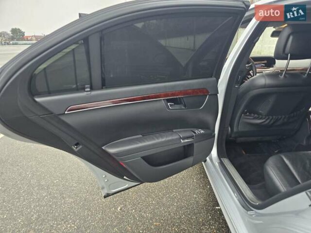 Серый Мерседес С Класс, объемом двигателя 5.5 л и пробегом 260 тыс. км за 10800 $, фото 18 на Automoto.ua