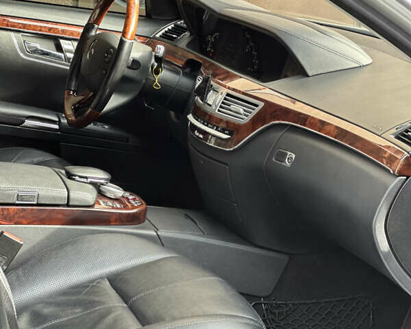 Мерседес С Клас 2008 у Тернополі на Automoto.ua Сірий Мерседес С Клас, об'ємом двигуна 5.5 л та пробігом 225 тис. км за 12500 $, фото 6 на Automoto.ua