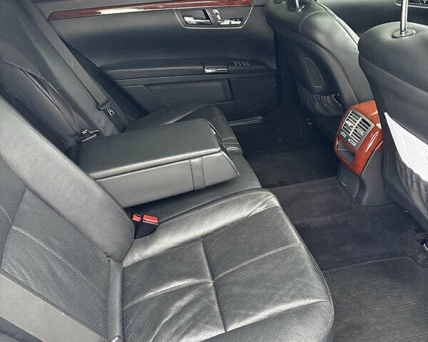 Сірий Мерседес С Клас, об'ємом двигуна 3.5 л та пробігом 342 тис. км за 10800 $, фото 9 на Automoto.ua