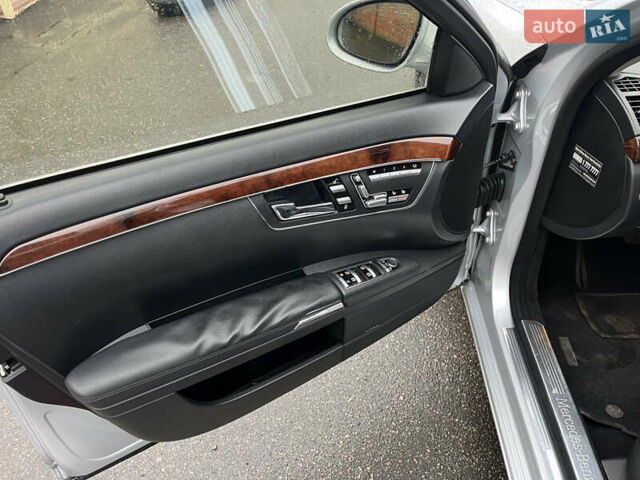 Серый Мерседес С Класс, объемом двигателя 2.99 л и пробегом 380 тыс. км за 11800 $, фото 18 на Automoto.ua