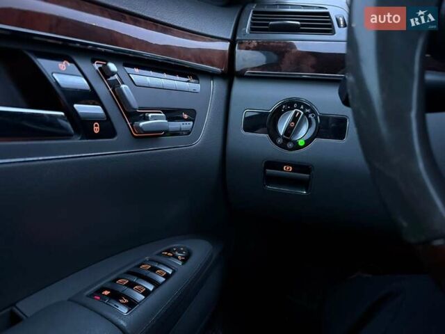 Серый Мерседес С Класс, объемом двигателя 3 л и пробегом 299 тыс. км за 12999 $, фото 8 на Automoto.ua