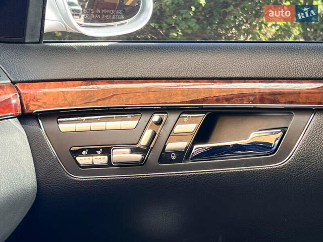 Серый Мерседес С Класс, объемом двигателя 5.5 л и пробегом 264 тыс. км за 9900 $, фото 1 на Automoto.ua