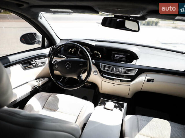 Серый Мерседес С Класс, объемом двигателя 6.2 л и пробегом 177 тыс. км за 15500 $, фото 25 на Automoto.ua