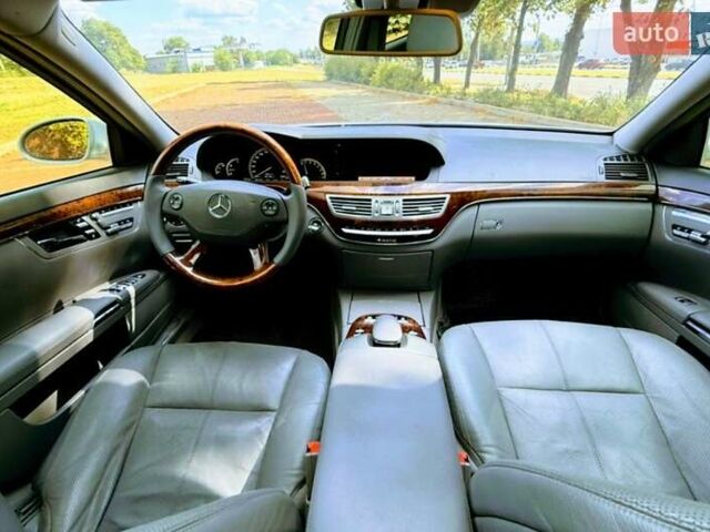 Сірий Мерседес С Клас, об'ємом двигуна 5 л та пробігом 193 тис. км за 10500 $, фото 4 на Automoto.ua