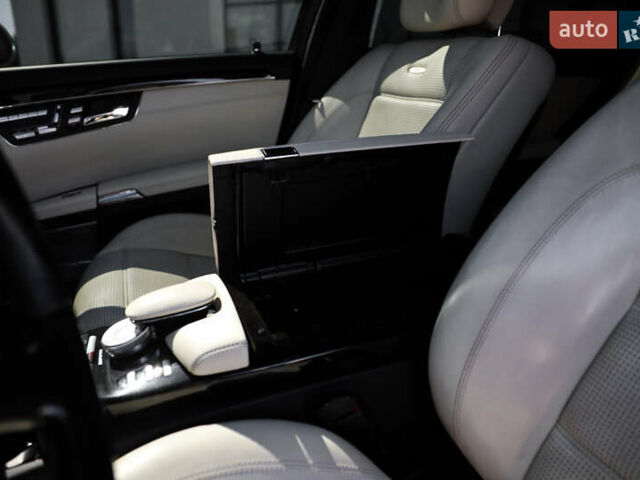 Серый Мерседес С Класс, объемом двигателя 6.2 л и пробегом 177 тыс. км за 15500 $, фото 53 на Automoto.ua