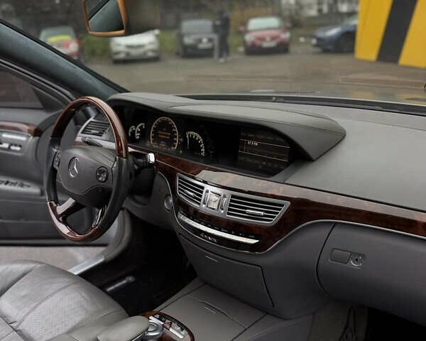 Сірий Мерседес С Клас, об'ємом двигуна 5.46 л та пробігом 314 тис. км за 8500 $, фото 9 на Automoto.ua