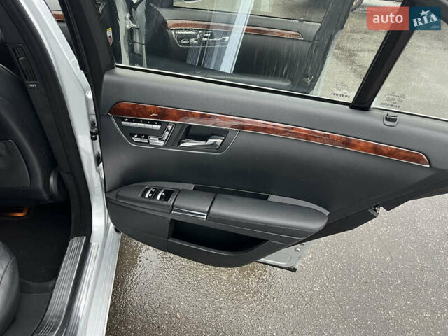 Серый Мерседес С Класс, объемом двигателя 2.99 л и пробегом 380 тыс. км за 11800 $, фото 10 на Automoto.ua