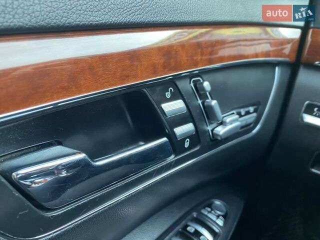 Серый Мерседес С Класс, объемом двигателя 3.5 л и пробегом 230 тыс. км за 11111 $, фото 16 на Automoto.ua