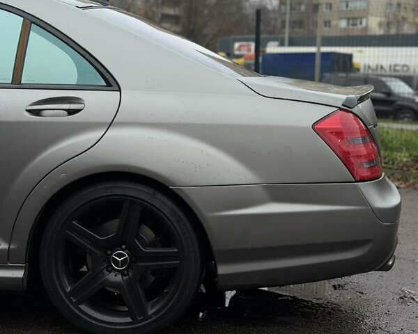 Сірий Мерседес С Клас, об'ємом двигуна 5.46 л та пробігом 314 тис. км за 8500 $, фото 44 на Automoto.ua