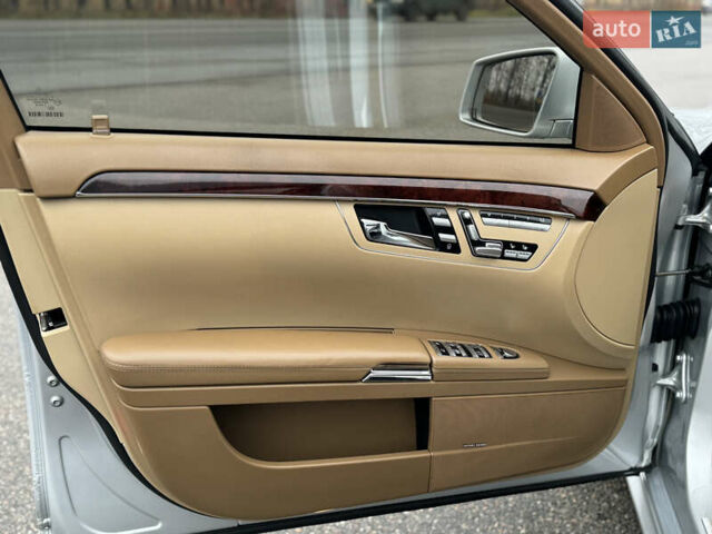 Серый Мерседес С Класс, объемом двигателя 5.5 л и пробегом 203 тыс. км за 14900 $, фото 13 на Automoto.ua