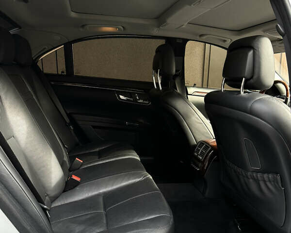 Мерседес С Клас 2008 у Тернополі на Automoto.ua Сірий Мерседес С Клас, об'ємом двигуна 5.5 л та пробігом 225 тис. км за 12500 $, фото 11 на Automoto.ua