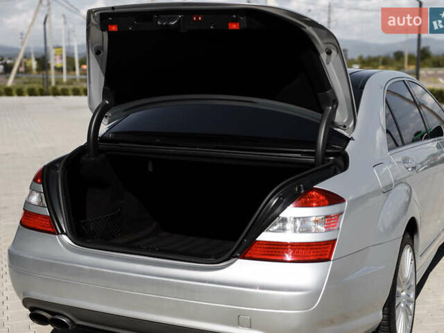 Серый Мерседес С Класс, объемом двигателя 6.2 л и пробегом 177 тыс. км за 15500 $, фото 78 на Automoto.ua