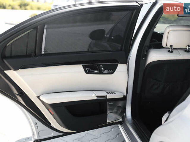 Серый Мерседес С Класс, объемом двигателя 6.2 л и пробегом 177 тыс. км за 15500 $, фото 48 на Automoto.ua