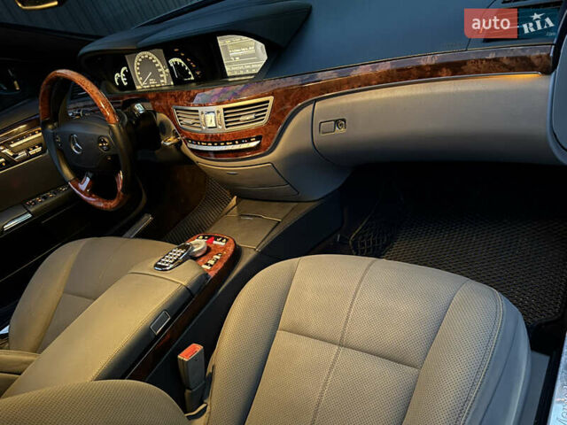 Мерседес С Клас 2008 у Ужгороді на Automoto.ua Сірий Мерседес С Клас, об'ємом двигуна 3 л та пробігом 231 тис. км за 10700 $, фото 84 на Automoto.ua