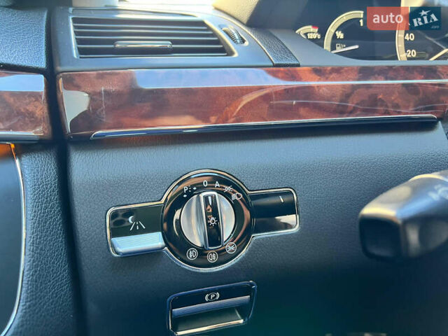 Серый Мерседес С Класс, объемом двигателя 5.5 л и пробегом 264 тыс. км за 9900 $, фото 2 на Automoto.ua