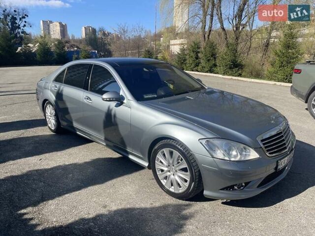 Сірий Мерседес С Клас, об'ємом двигуна 5.46 л та пробігом 141 тис. км за 16000 $, фото 13 на Automoto.ua