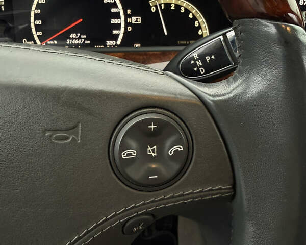 Сірий Мерседес С Клас, об'ємом двигуна 5.46 л та пробігом 314 тис. км за 8500 $, фото 26 на Automoto.ua