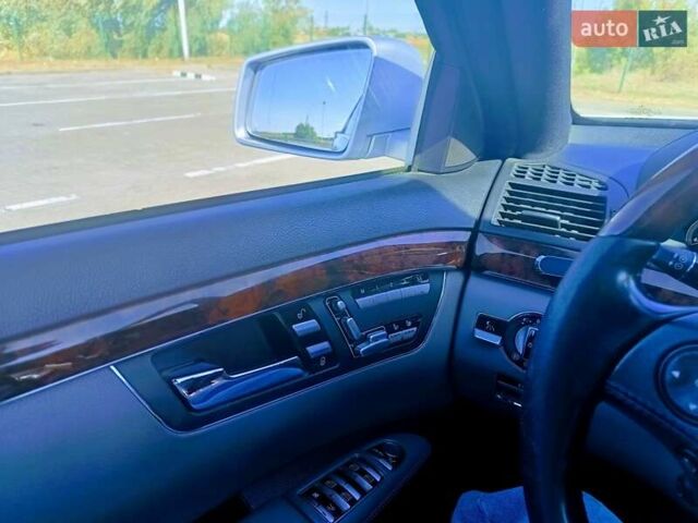 Сірий Мерседес С Клас, об'ємом двигуна 5 л та пробігом 193 тис. км за 10500 $, фото 3 на Automoto.ua