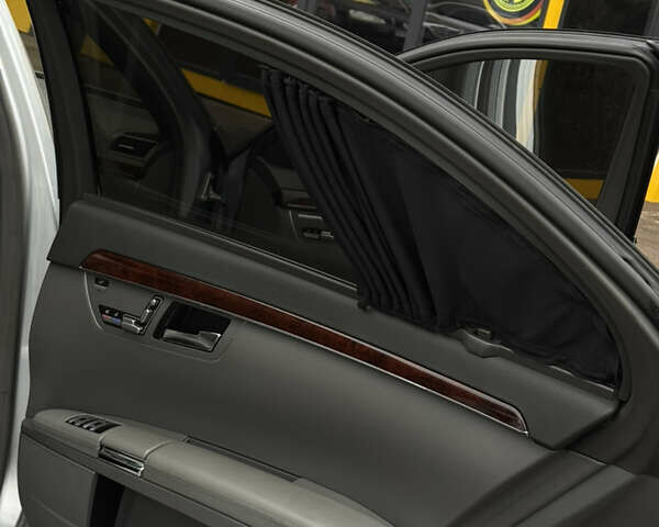 Сірий Мерседес С Клас, об'ємом двигуна 5.46 л та пробігом 314 тис. км за 8500 $, фото 14 на Automoto.ua